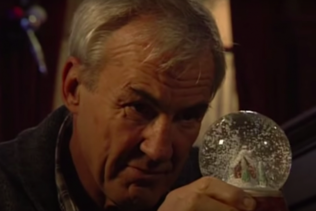 Christmas Countdown 16: Who killed Archie Mitchell? EastEnders 2009